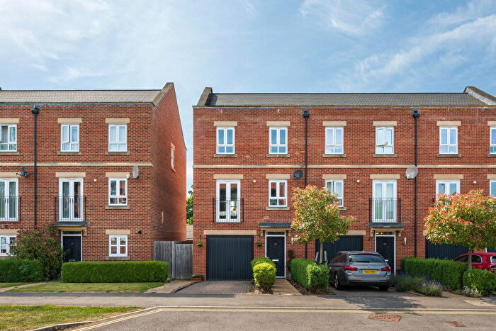 4 Bedroom Terraced House To Rent In Racecourse Road, Newbury, RG14