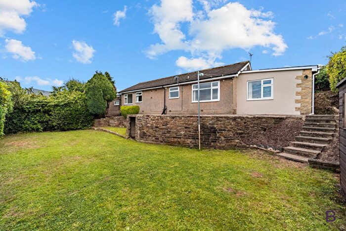 4 Bedroom Bungalow For Sale In Snape Drive, Bradford, BD7