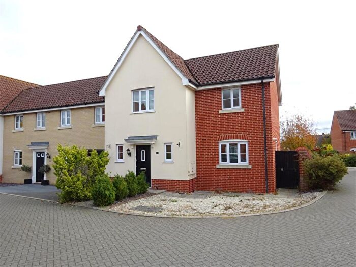 3 Bedroom Semi-Detached House To Rent In Elmswell, IP30