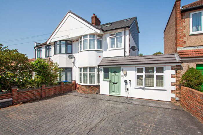 5 Bedroom Semi-Detached House For Sale In Carisbrooke Avenue, Bexley, DA5