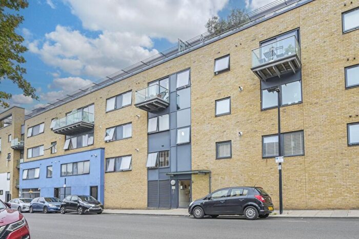 1 Bedroom Flat For Sale In Ferry Street, Docklands, London, E14