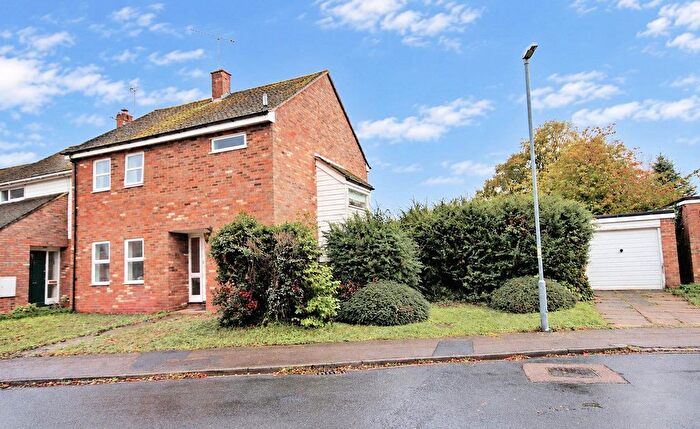 3 Bedroom Semi-Detached House For Sale In St. Georges Close, Toddington, Dunstable, LU5