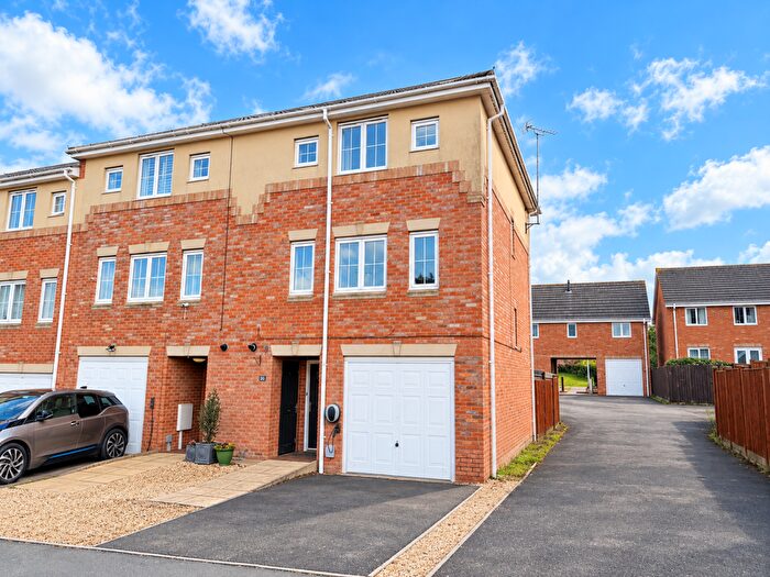4 Bedroom Semi-Detached House For Sale In Penrhyn Close, Corby, Northamptonshire, NN18