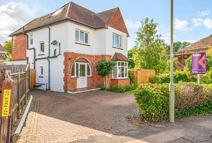 4 Bedroom Detached House For Sale In Oakwood Road, Horley, Surrey, RH6