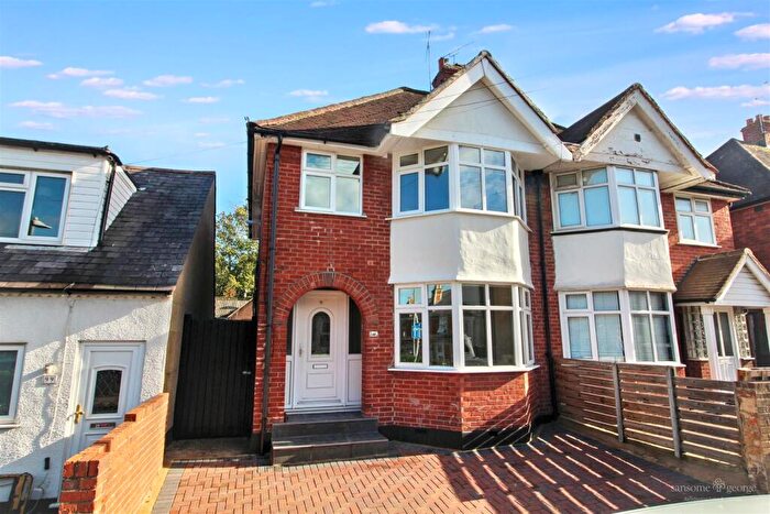 3 Bedroom Semi-Detached House For Sale In Highgrove Street, Reading, RG1