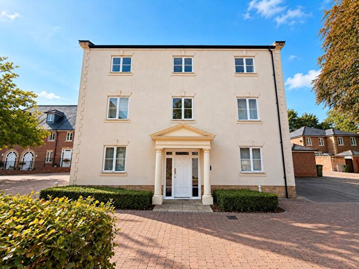 2 Bedroom Flat To Rent In Loyd-Lindsay Square, Winchester, Unfurnished, SO22
