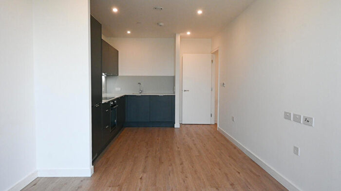 1 Bedroom Apartment To Rent In , Plaistow Road, London, E13