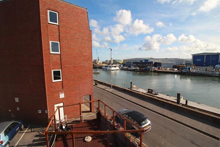 2 Bedroom Flat To Rent In The Quay, Poole, BH15