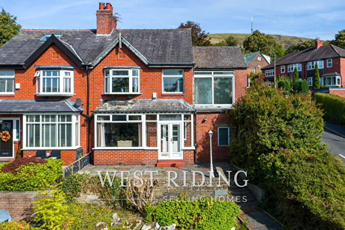 4 Bedroom Semi-Detached House For Sale In Oldham Road, Grasscroft, Saddleworth, OL4