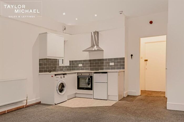 1 Bedroom Flat To Rent In St Aubyns, Hove, BN3