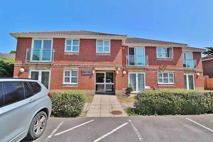 2 Bedroom Apartment For Sale In Cherry Tree Apartments, Hambledon Road, PO7