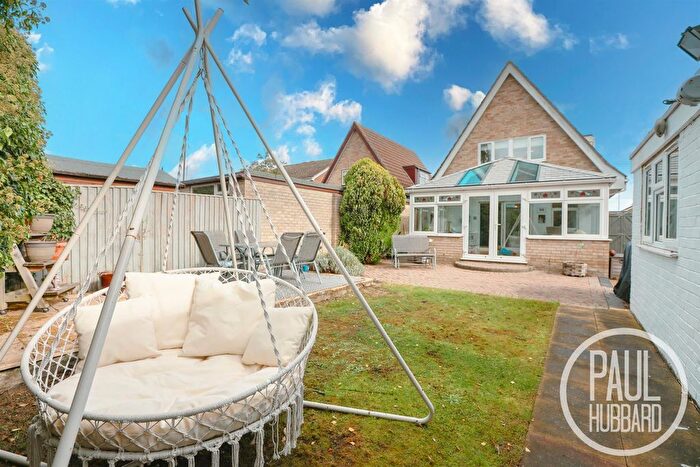 3 Bedroom Detached House For Sale In Kevington Drive, Oulton, NR32