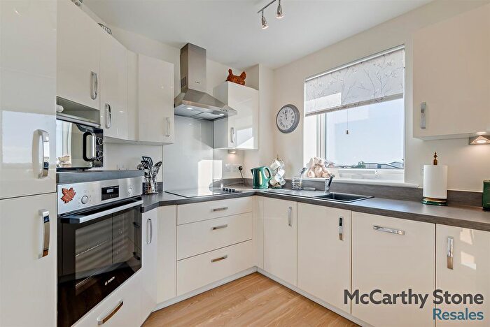 2 Bedroom Flat For Sale In Gilbert Place, Lowry Way, Swindon, Wiltshire, SN3