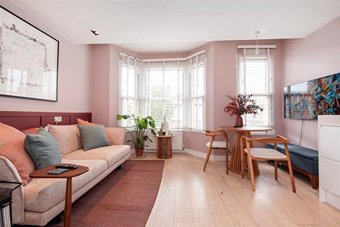 2 Bedroom Flat To Rent In Durham Road, Ealing, W5