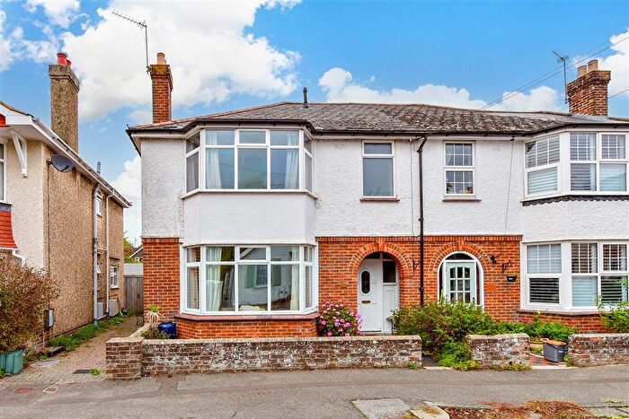 4 Bedroom Semi-Detached House For Sale In Kings Avenue, Chichester, West Sussex, PO19