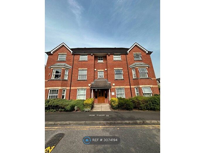 2 Bedroom Flat To Rent In Royal Court, Bolton, BL1