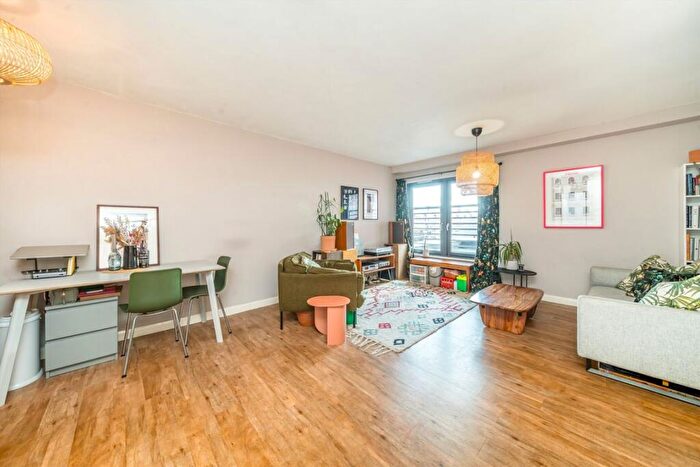 1 Bedroom Flat For Sale In Mackintosh Lane, Homerton, E9