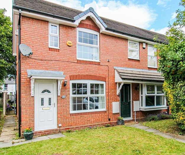 2 Bedroom Town House To Rent In Meadowgate Croft, Lofthouse, Wakefield, WF3