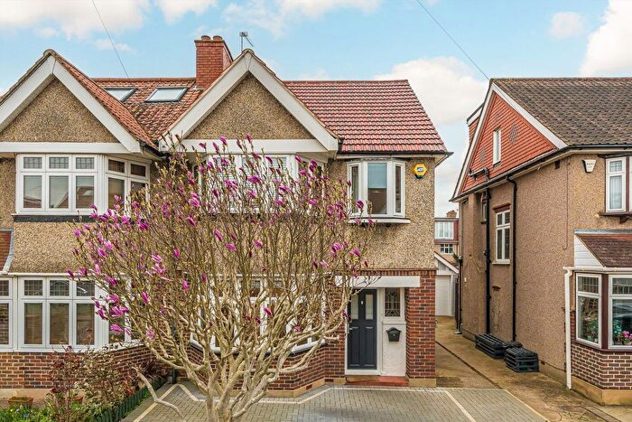 4 Bedroom Property To Rent In Melrose Avenue, Twickenham, TW2