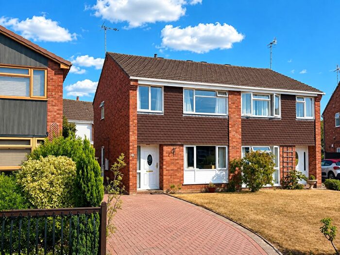 3 Bedroom Semi-Detached House For Sale In The Meadows, Bidford-On-Avon, B50