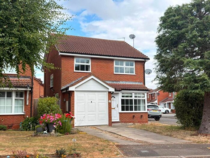 3 Bedroom Detached House To Rent In Diane Walk, Aylesbury, HP21