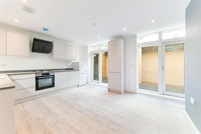 3 Bedroom Flat To Rent In Kingston Road, South Wimbledon, SW19