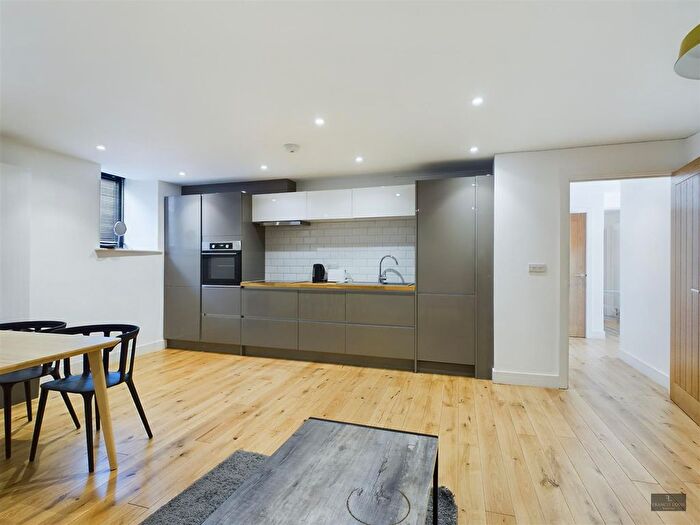 2 Bedroom Flat To Rent In Blackboy Road, Exeter, EX4