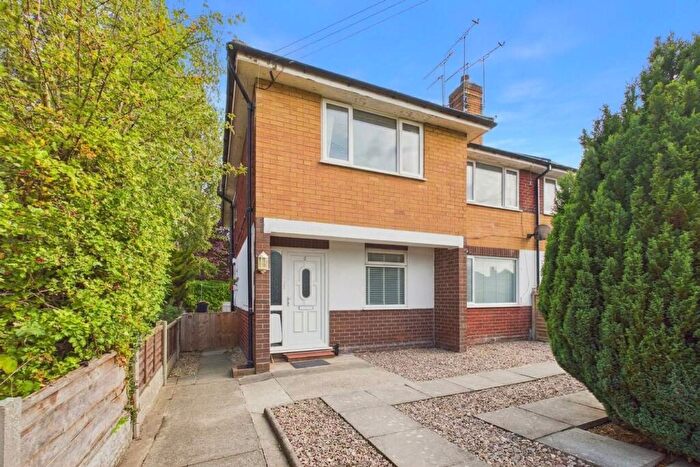 2 Bedroom Maisonette For Sale In Lache Park Avenue, Chester, CH4