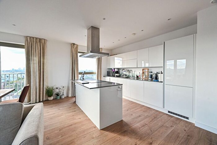 3 Bedroom Flat To Rent In Armada Way, Gallions Reach, London, E6