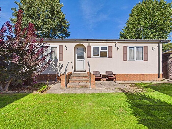 2 Bedroom Park Home For Sale In West Park Homes, Darrington, Pontefract, WF8