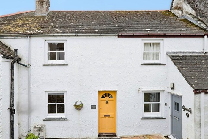 2 Bedroom Property To Rent In Fradgan Place, Penzance, TR18