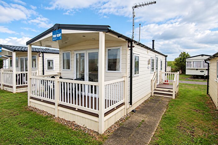2 Bedroom Bungalow To Rent In Chalet - Seasalter Holiday Park, Faversham Road, Seasalter, Whitstable, CT5