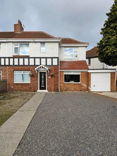 4 Bedroom Semi-Detached House To Rent In Musgrave Gardens, Gilesgate, DH1