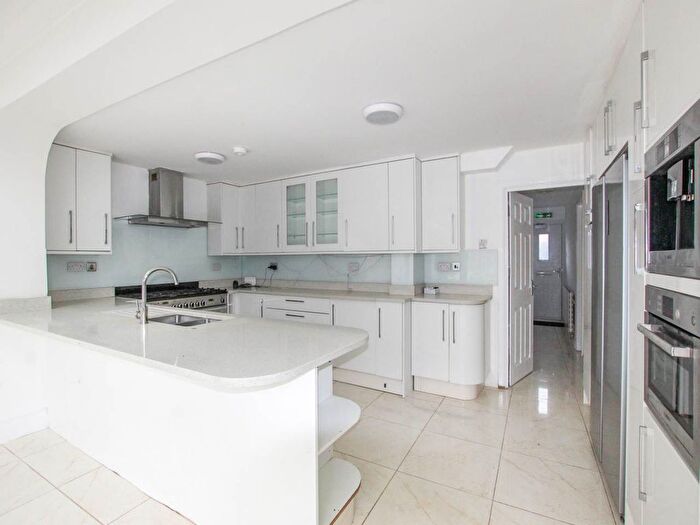 2 Bedroom Maisonette To Rent In Stour Avenue, Southall, Middlesex, UB2