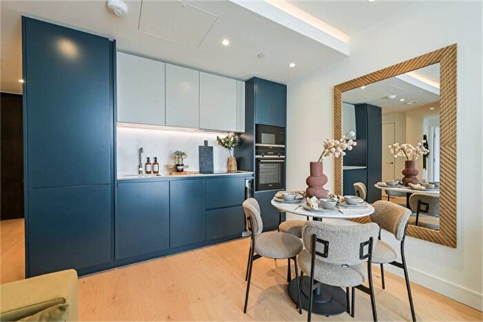1 Bedroom Flat For Sale In South Quay Plaza, Canary Wharf, London, E14