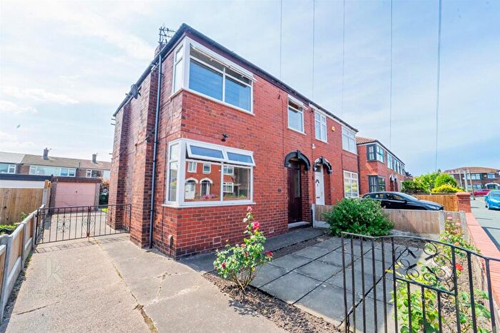 3 Bedroom Semi-Detached House For Sale In Warwick Avenue, Swinton, Manchester, M27
