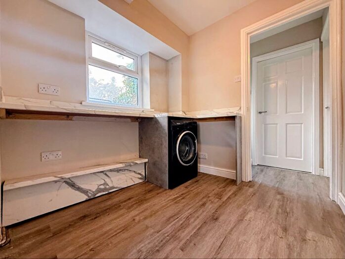 1 Bedroom Terraced House To Rent In The Combs, Dewsbury, WF12