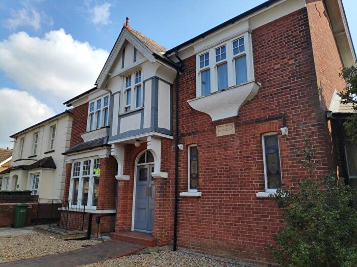 Flat To Rent In Brighton Road, Redhill, RH1
