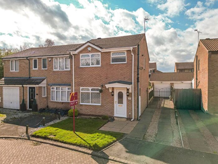 3 Bedroom Semi-Detached House To Rent In Sutherland Drive, Bedworth, CV12