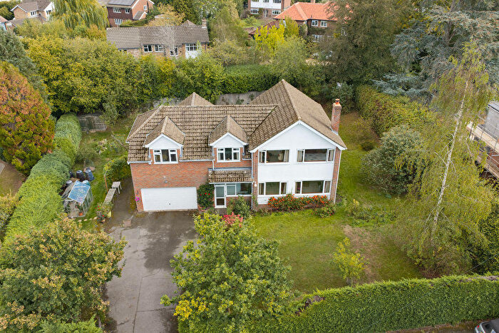 5 Bedroom Detached House For Sale In Tower Close, Berkhamsted, HP4