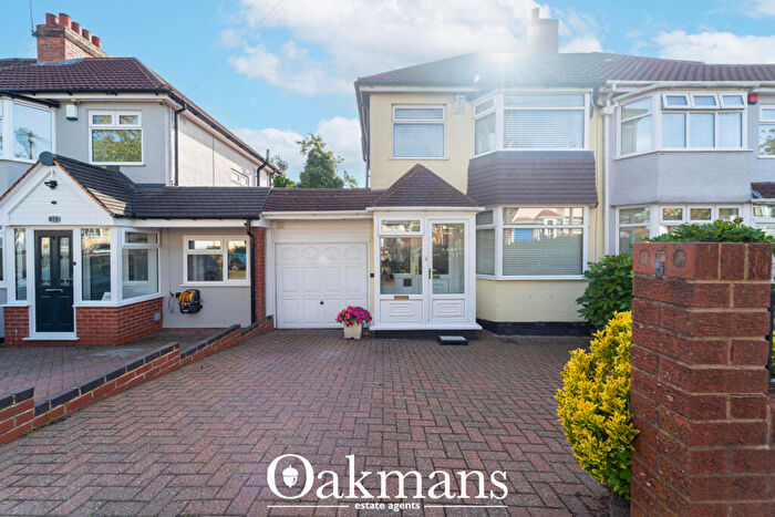 3 Bedroom Semi-Detached House For Sale In Elm Croft, Oldbury, B68