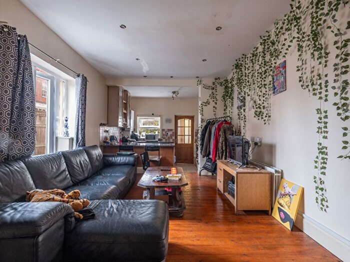1 Bedroom Flat To Rent In Queens Road, Jesmond, Newcastle Upon Tyne, Tyne And Wear, NE2
