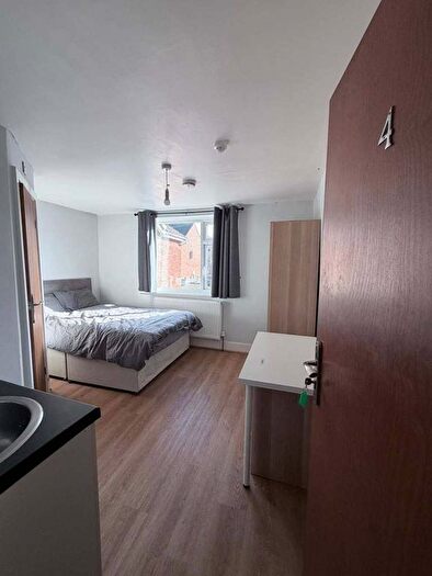 5 Bedroom Semi-Detached House To Rent In High St, Pensnett, DY5