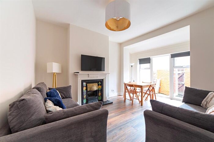 6 Bedroom Terraced House To Rent In En Suite Bathrooms - Available June - £pppw - Gladstone Terrace, Sandyford, NE2