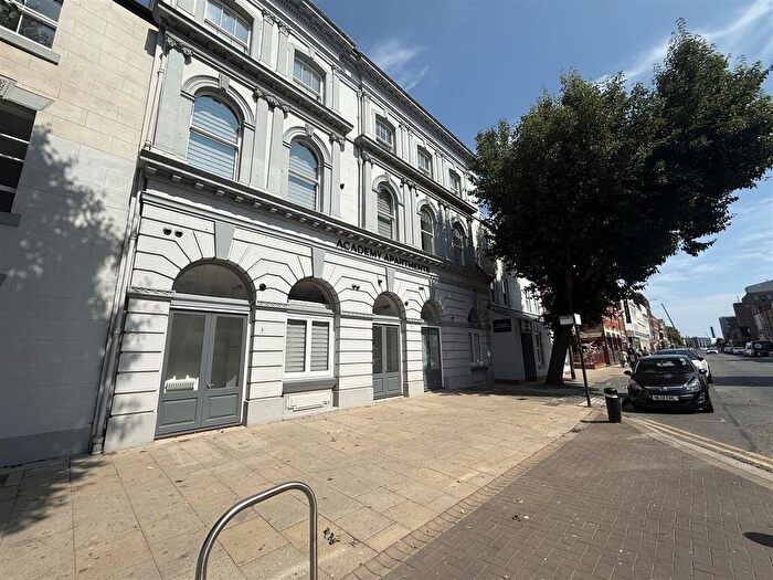 2 Bedroom Flat For Sale In George Street, Hull, HU1
