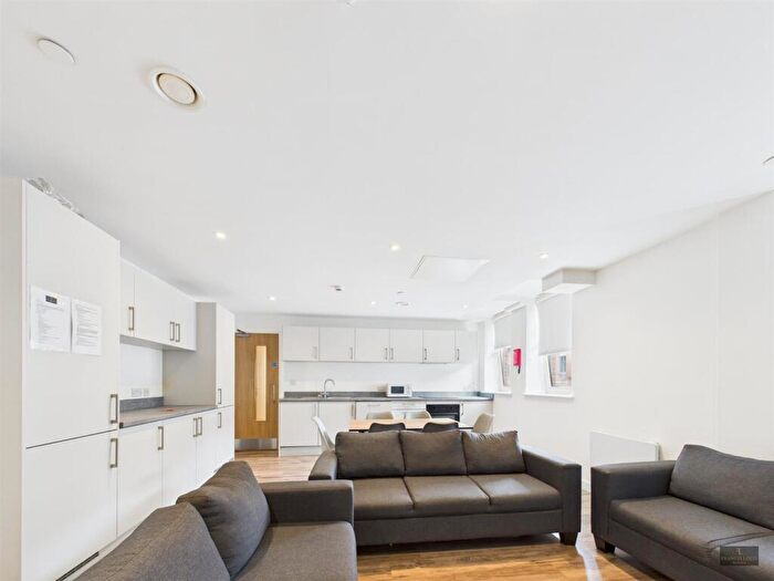 5 Bedroom Flat To Rent In New North Road, Exeter, EX4