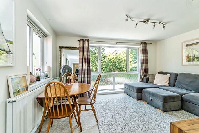 2 Bedroom Maisonette For Sale In Crescent Road, Caterham, Surrey, CR3