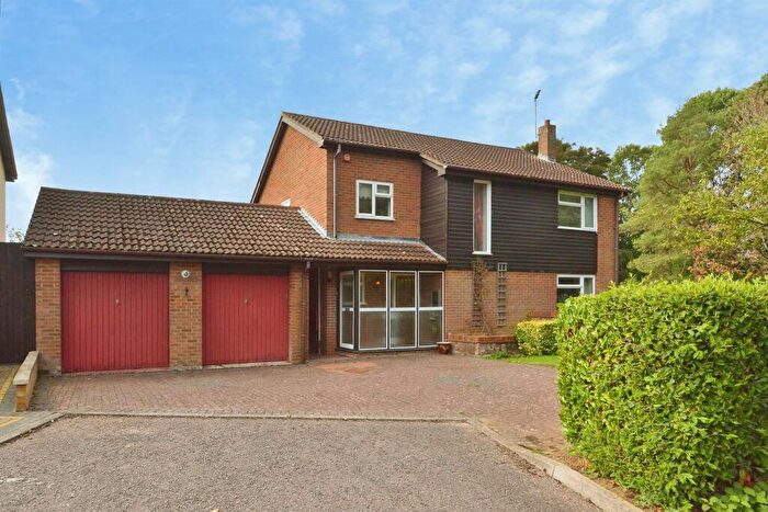 4 Bedroom Detached House For Sale In Brendon Court, Furzton, Milton Keynes, MK4
