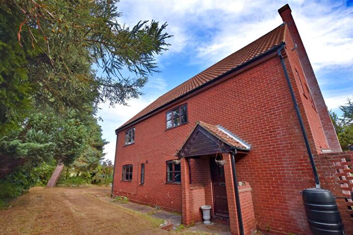 5 Bedroom Detached House For Sale In Bracken House, Holt Road, Cromer, NR27