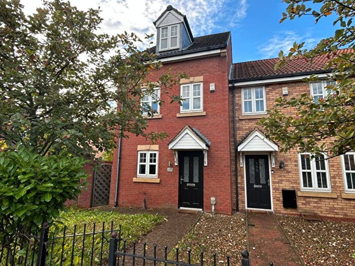 3 Bedroom End Of Terrace House To Rent In Pools Brook Park, Kingswood, Hull, East Riding Of Yorkshi, HU7